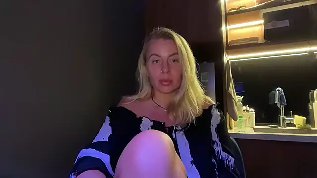 Snapshot of Miravynn chatting on February 2026 05:00:01 PM Miravynn online show from February 2026 05:00:01 PM