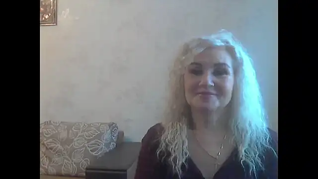 Snapshot of LadySexyBlond chatting on November 2025 06:44:01 AM LadySexyBlond online show from November 2025 06:44:01 AM
