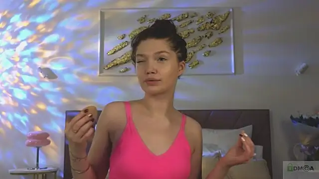 Nicole Broown  online show from December 2025 09:35:01 PM