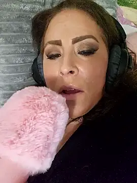 Queenbz1979 online show from September 2025 08:24:02 PM