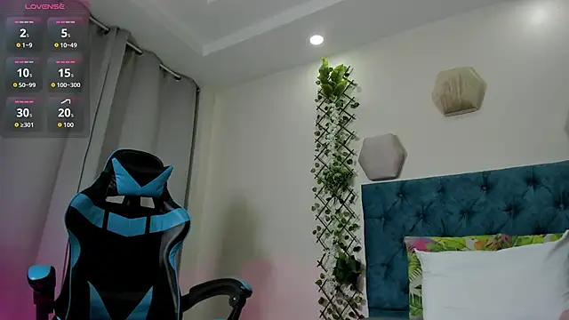 Snapshot of violett__rousee chatting on October 2025 02:14:01 PM violett rousee online show from October 2025 02:14:01 PM