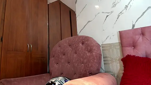 Snapshot of violett__rousee chatting on December 2025 04:24:01 PM violett rousee online show from December 2025 04:24:01 PM