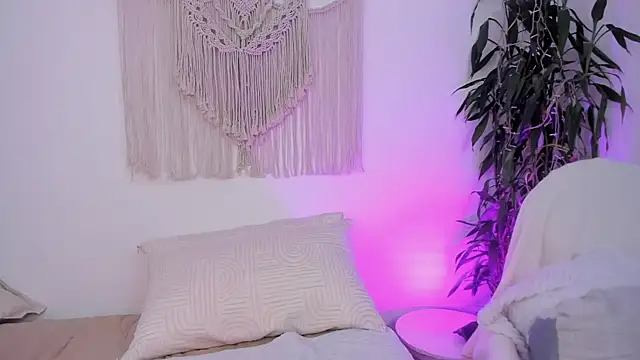 Snapshot of MissSofia_1 chatting on January 2026 01:52:01 AM MissSofia 1 online show from January 2026 01:52:01 AM