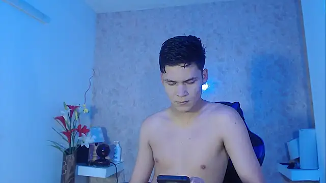 Snapshot of Aaron_Foxxx chatting on September 2025 12:43:02 PM Aaron Foxxx online show from September 2025 12:43:02 PM