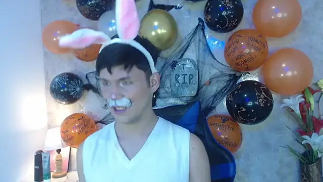 Snapshot of Aaron_Foxxx chatting on October 2025 01:40:02 PM Aaron Foxxx online show from October 2025 01:40:02 PM