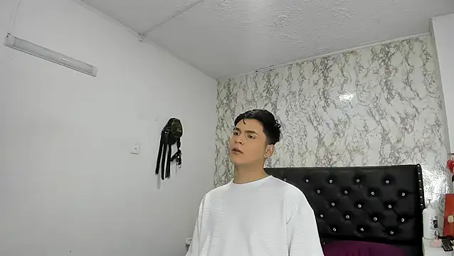 Snapshot of Aaron_Foxxx chatting on November 2025 01:22:04 PM Aaron Foxxx online show from November 2025 01:22:04 PM