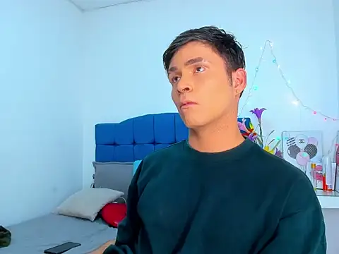 Snapshot of Aaron_Foxxx chatting on November 2025 07:18:01 PM Aaron Foxxx online show from November 2025 07:18:01 PM