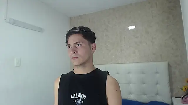 Snapshot of Aaron_Foxxx chatting on December 2025 08:25:01 PM Aaron Foxxx online show from December 2025 08:25:01 PM