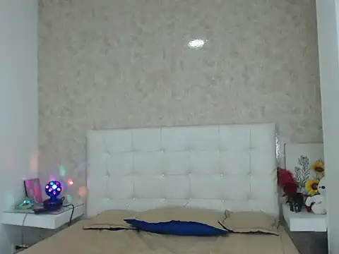 Snapshot of Aaron_Foxxx chatting on December 2025 09:32:02 PM Aaron Foxxx online show from December 2025 09:32:02 PM