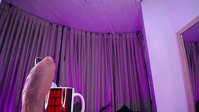 Tamararosses online show from April 2026 01:27:02 PM