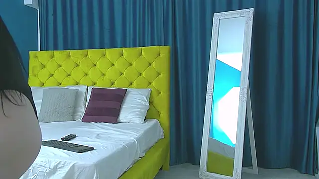 Snapshot of RubyHills chatting on November 2025 05:18:02 AM RubyHills online show from November 2025 05:18:02 AM