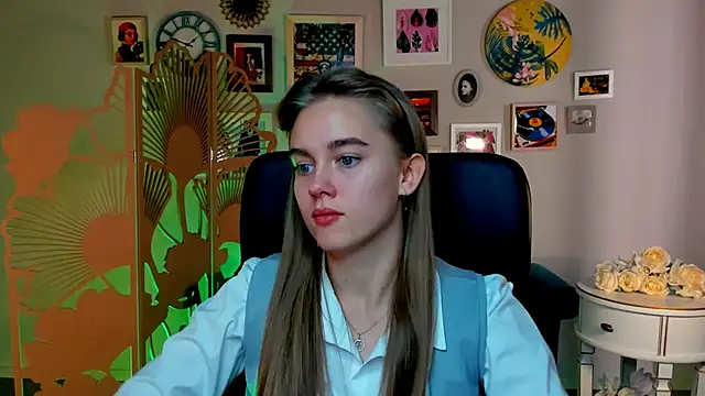 JuneWoods online show from October 2025 06:24:01 AM