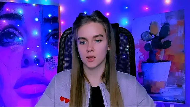 JuneWoods online show from December 2025 06:21:02 AM