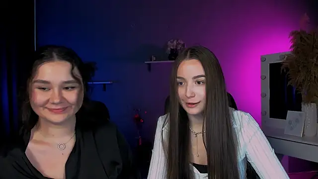 Snapshot of leslie_bird chatting on October 2025 01:28:02 PM leslie bird online show from October 2025 01:28:02 PM