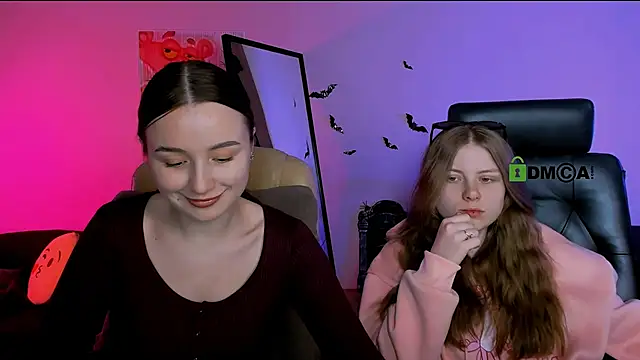 Snapshot of leslie_bird chatting on November 2025 12:27:02 PM leslie bird online show from November 2025 12:27:02 PM