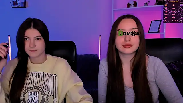 Snapshot of leslie_bird chatting on December 2025 02:23:01 PM leslie bird online show from December 2025 02:23:01 PM