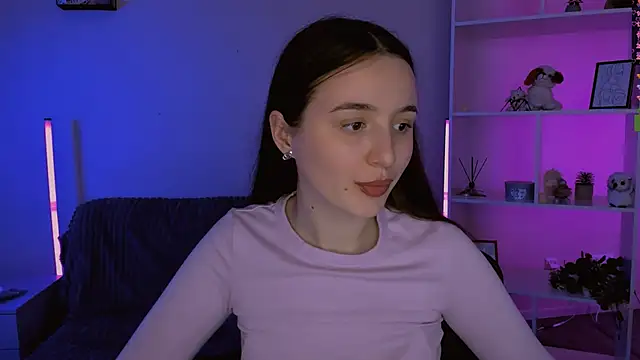 Snapshot of leslie_bird chatting on December 2025 12:58:02 PM leslie bird online show from December 2025 12:58:02 PM