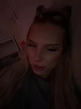 blondeeee online show from July 2026 06:14:02 PM