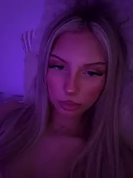 blondeeee online show from July 2026 03:47:01 PM