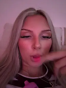 blondeeee online show from July 2026 03:25:02 PM