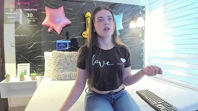 ZOE LE online show from December 2025 11:37:01 AM