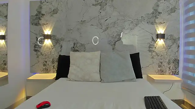 ZOE LE online show from April 2026 11:48:01 AM