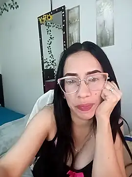 Snapshot of YaraDuartee chatting on December 2025 01:43:02 AM YaraDuartee online show from December 2025 01:43:02 AM