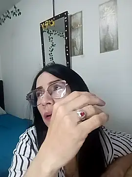 Snapshot of YaraDuartee chatting on December 2025 01:11:01 AM YaraDuartee online show from December 2025 01:11:01 AM