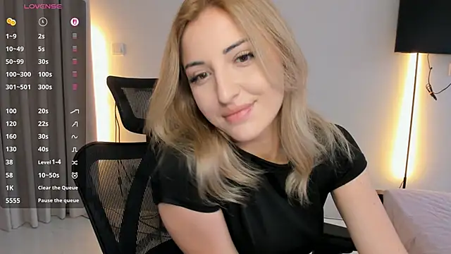 Snapshot of AmyVilvet_ chatting on April 2026 11:18:02 PM AmyVilvet online show from April 2026 11:18:02 PM