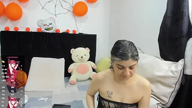 Snapshot of Yin_yang_hot chatting on October 2025 11:43:01 PM Yin yang hot online show from October 2025 11:43:01 PM