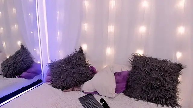 Olivia Morrys online show from May 2026 10:40:02 PM