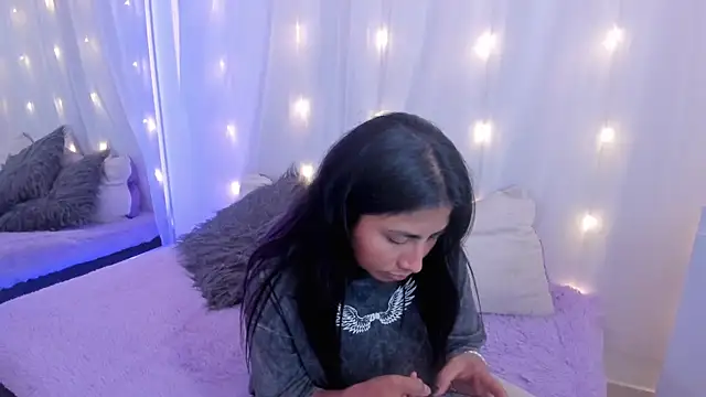 Olivia Morrys online show from May 2026 12:50:01 AM