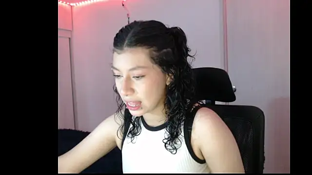 Snapshot of Ivonnybonn chatting on October 2025 09:19:02 PM Ivonnybonn online show from October 2025 09:19:02 PM