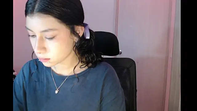 Snapshot of Ivonnybonn chatting on November 2025 10:30:01 PM Ivonnybonn online show from November 2025 10:30:01 PM