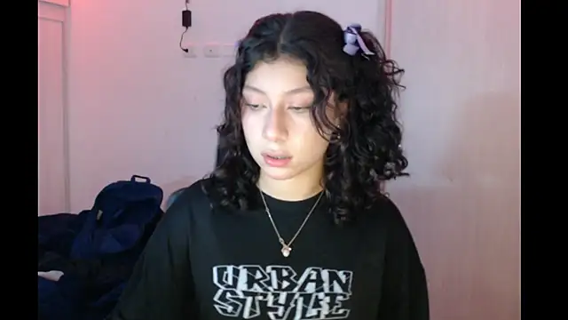 Snapshot of Ivonnybonn chatting on November 2025 07:35:02 AM Ivonnybonn online show from November 2025 07:35:02 AM