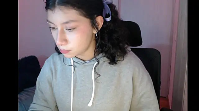 Snapshot of Ivonnybonn chatting on November 2025 06:23:01 AM Ivonnybonn online show from November 2025 06:23:01 AM