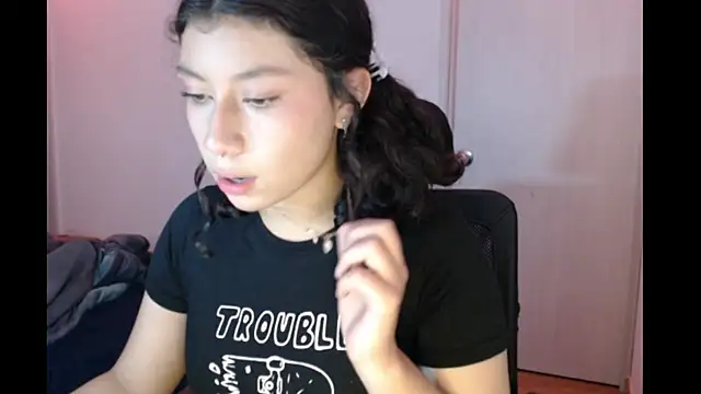 Snapshot of Ivonnybonn chatting on November 2025 05:29:02 AM Ivonnybonn online show from November 2025 05:29:02 AM