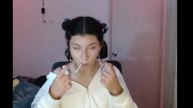 Snapshot of Ivonnybonn chatting on November 2025 07:20:02 AM Ivonnybonn online show from November 2025 07:20:02 AM