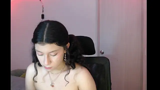 Snapshot of Ivonnybonn chatting on November 2025 02:47:02 AM Ivonnybonn online show from November 2025 02:47:02 AM