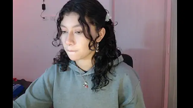 Snapshot of Ivonnybonn chatting on November 2025 01:42:01 AM Ivonnybonn online show from November 2025 01:42:01 AM