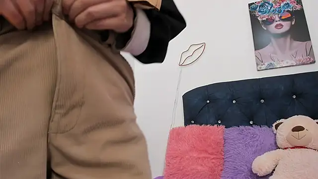 Kyvella Myric online show from October 2025 08:42:01 PM