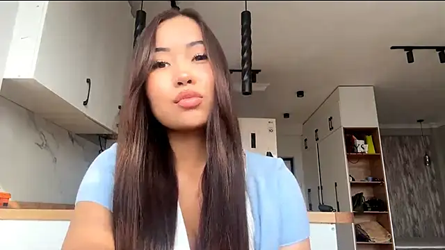 Snapshot of Ur_neighbor_Kira chatting on October 2025 09:20:01 AM Ur neighbor Kira online show from October 2025 09:20:01 AM