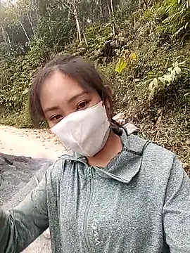 bree-zz online show from December 2025 04:18:02 AM