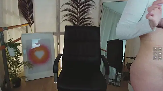 Snapshot of MayWins chatting on November 2025 10:42:02 PM MayWins online show from November 2025 10:42:02 PM