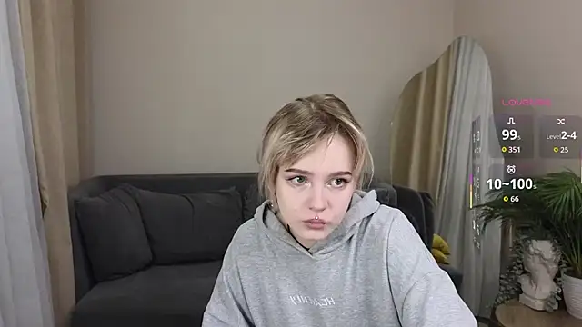 Snapshot of MayWins chatting on November 2025 09:39:01 PM MayWins online show from November 2025 09:39:01 PM