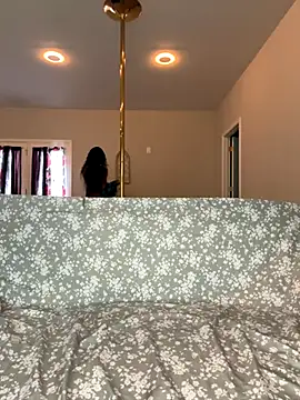 yunniq online show from October 2025 09:02:01 PM