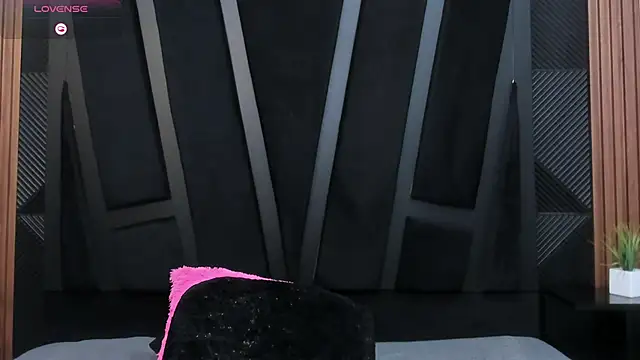 Snapshot of Valka_Ross chatting on November 2025 11:16:02 PM Valka Ross online show from November 2025 11:16:02 PM