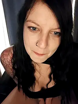 MieziMinz online show from November 2025 06:19:01 PM