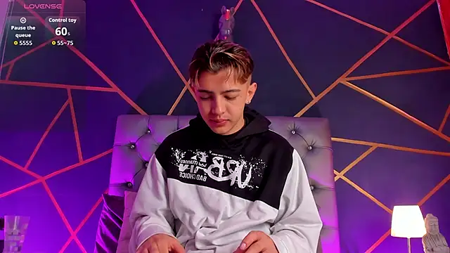 Lian Miller1  online show from March 2026 12:43:02 PM