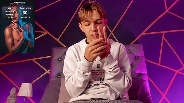 Lian Miller1  online show from April 2026 12:21:01 PM